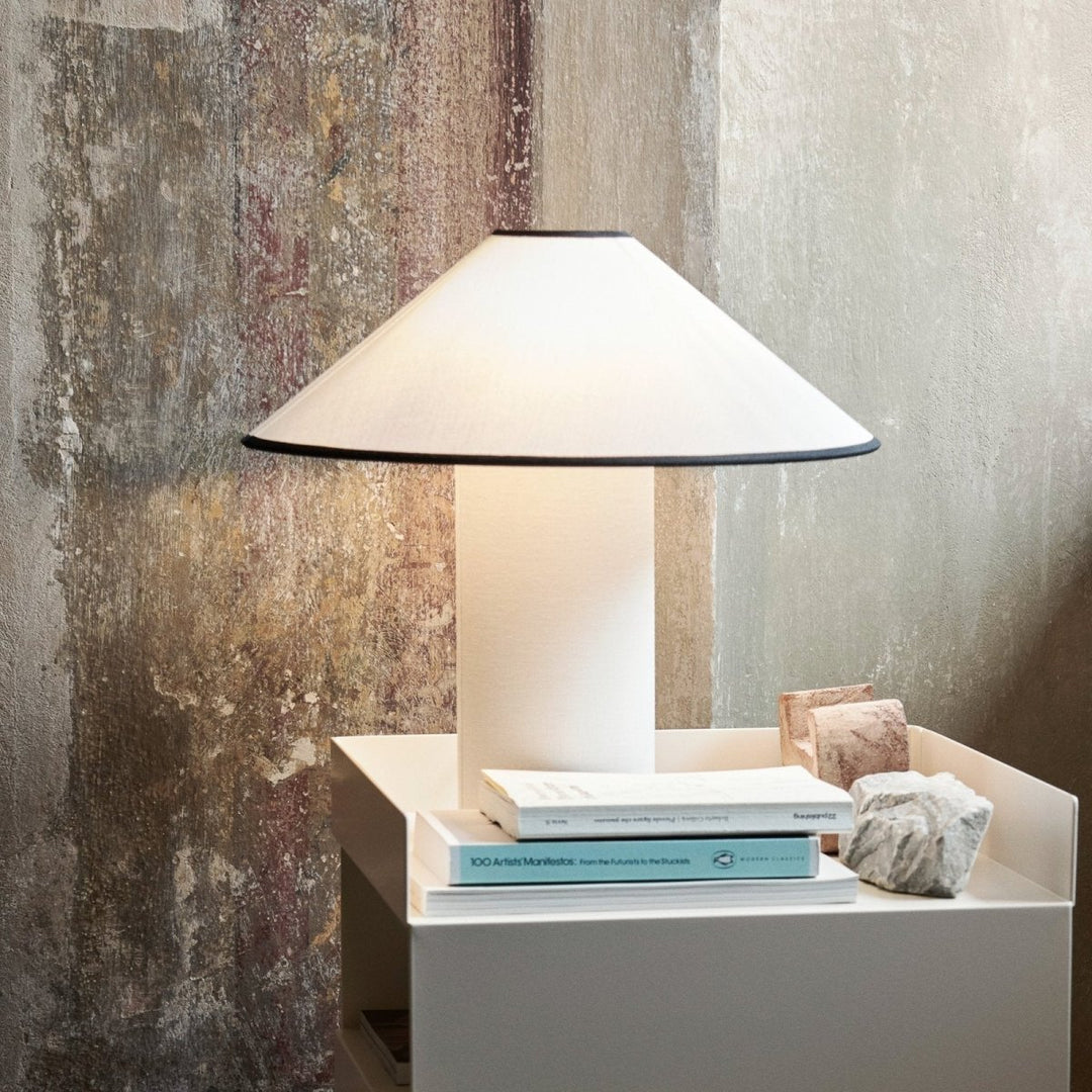 Bordlampe med tekstilskjerm – Lunara | Skanto