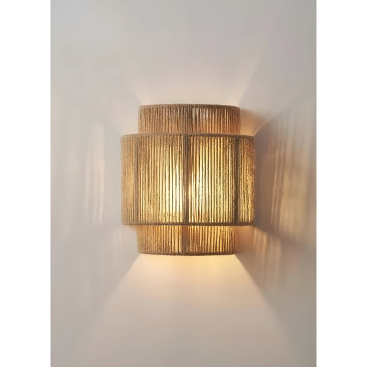 Skanto | Moderne Rattan Vevevegglampe - WeaveGlow