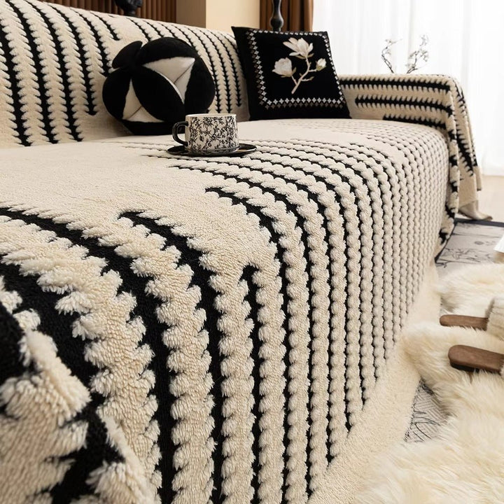 Skanto | CouchGuard – Plysj sofa dekke med skridsikker bakside