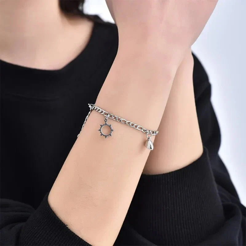 Skanto | Par Magnetisk Hjerte Sol & Måne Armbånd Sett