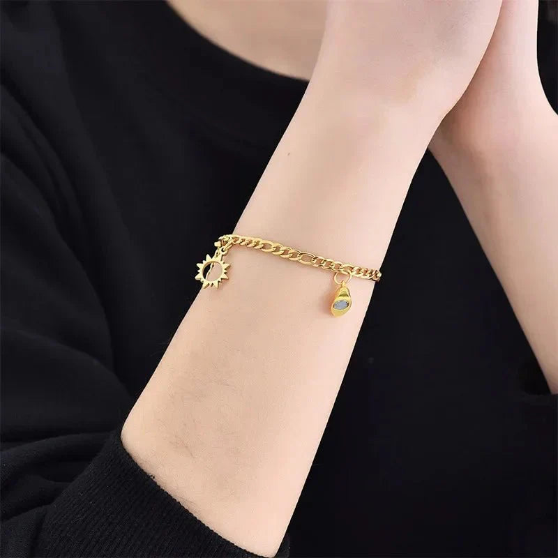 Skanto | Par Magnetisk Hjerte Sol & Måne Armbånd Sett