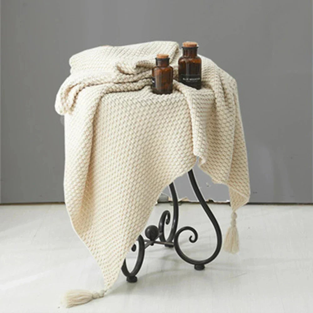 Skanto | Ullteppe ArcticHaven | Skandinavisk Design med Pomponger & Kuler | Varmt & Stylish
