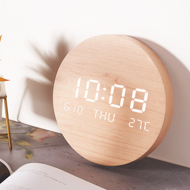 Skanto | LED Treveggklokke med Temperaturvisning, Stille Nordic Stil