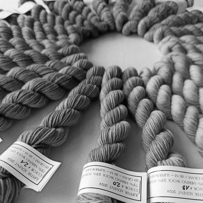 Skanto | WoolMagic – Adventskalender med 24 Ull-Overraskelser – For Strikke- & Hekleentusiaster