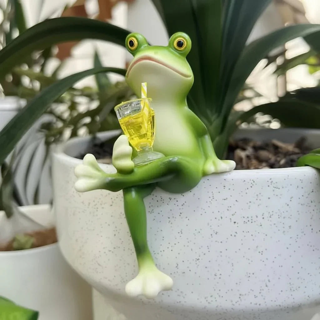Tipsy Frog Pot Hanger | Skanto