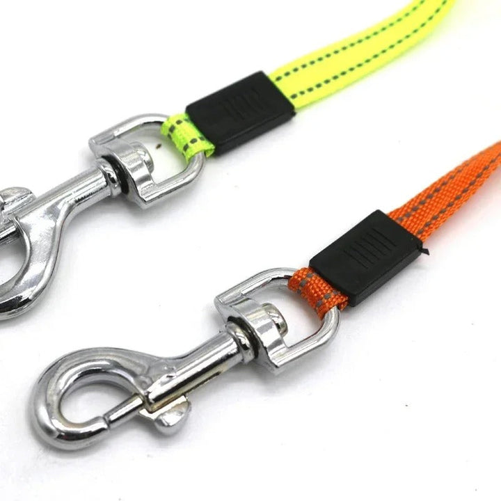 Bordeaux Duo – Dobbel hundesnor med LED og lommekoppholder Skanto