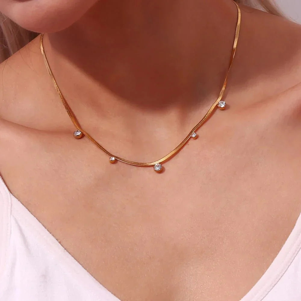 Skanto | Delikat diamant-herringbone-choker-halskjede