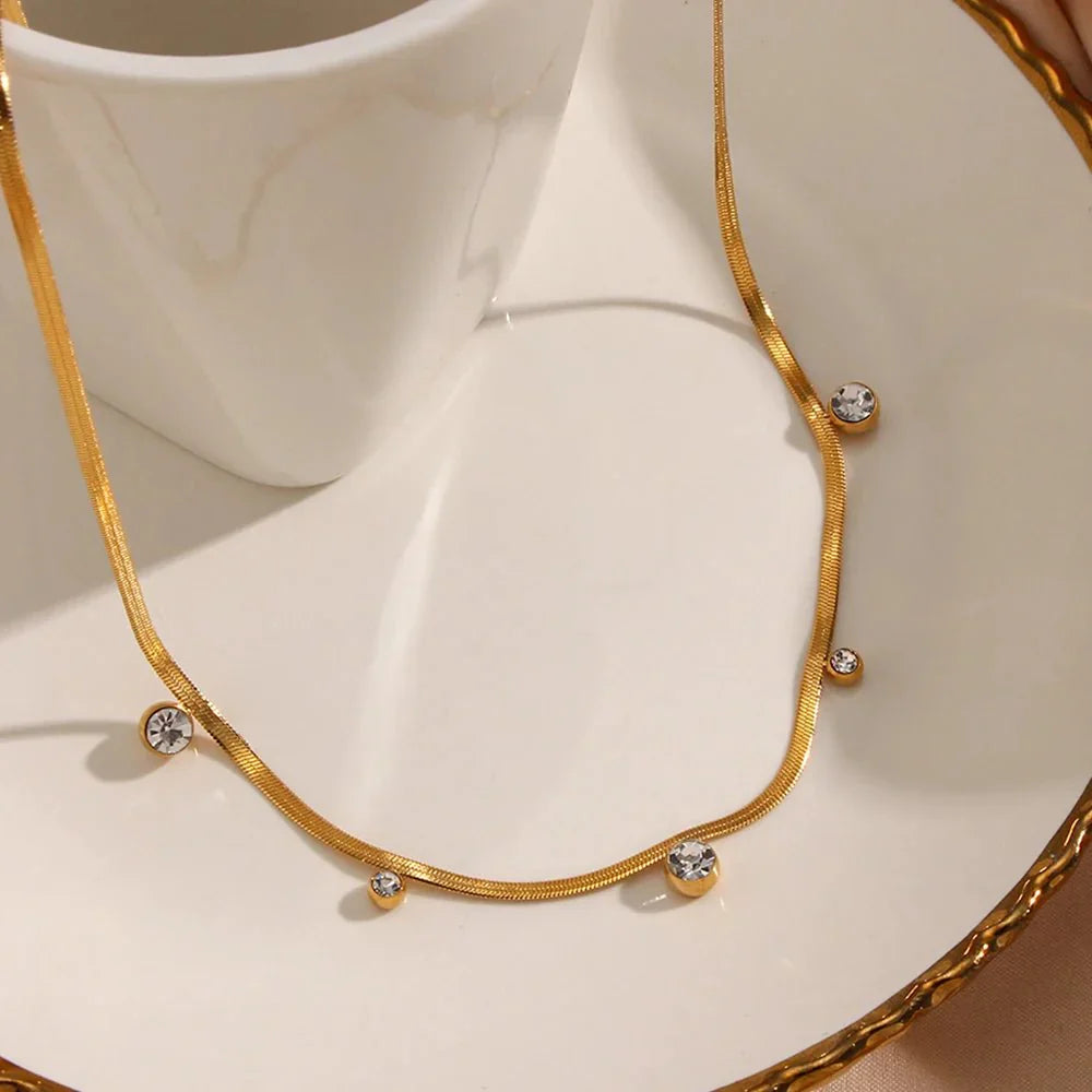 Skanto | Delikat diamant-herringbone-choker-halskjede