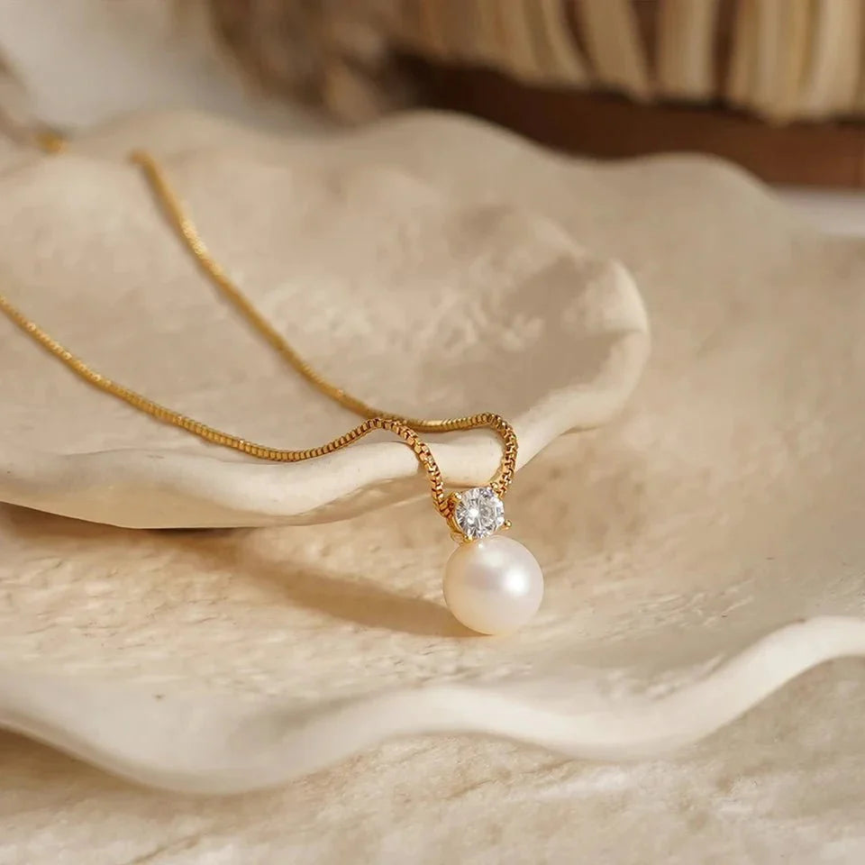 Skanto | Dainty Diamond Pearl Necklace