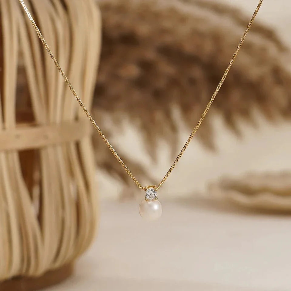 Skanto | Dainty Diamond Pearl Necklace
