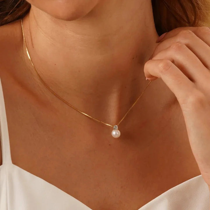 Skanto | Dainty Diamond Pearl Necklace