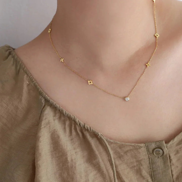 Skanto | Delikat Blomster Diamond Midtpunkt Halskjede