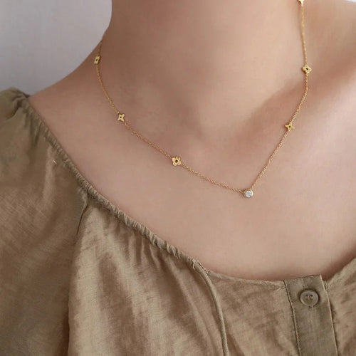 Skanto | Delikat Blomster Diamond Midtpunkt Halskjede