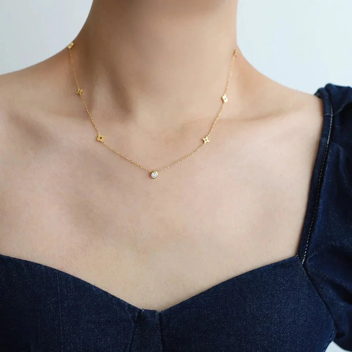 Skanto | Delikat Blomster Diamond Midtpunkt Halskjede