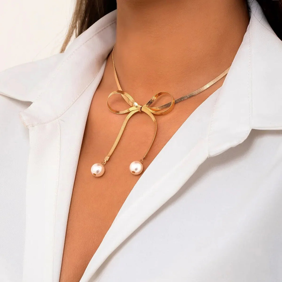Skanto | Dainty Herringbone Pearl Bow Necklace