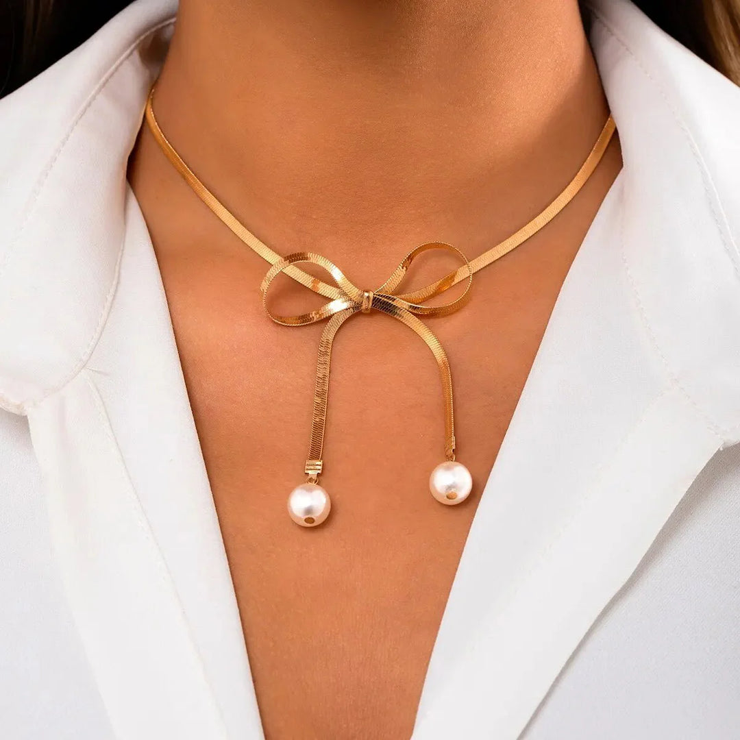Skanto | Dainty Herringbone Pearl Bow Necklace