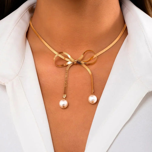 Skanto | Dainty Herringbone Pearl Bow Necklace