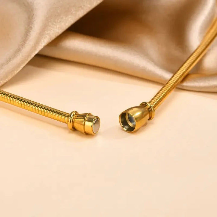 Skanto | Delikat Moderne Curve Choker Halskjede