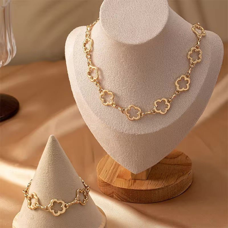 Skanto | Delikat Åpen Kløver Choker Halskjede, Armbånd, Øredobber Sett
