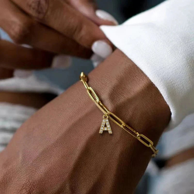 Skanto | Delikat papirklips bokstavinitial armbånd