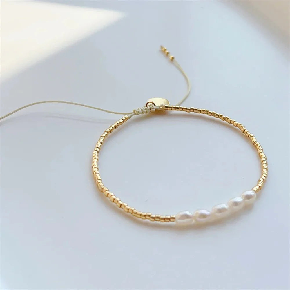 Skanto | Dainty Pearl Gylden Perle Armbånd