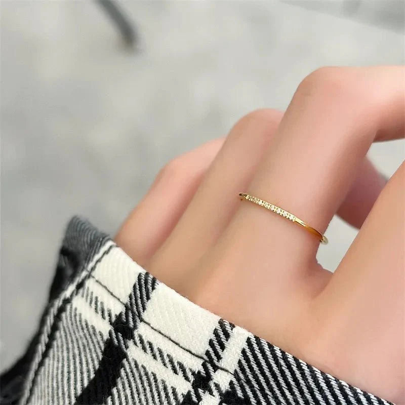Skanto | Delikat Tynn Prikkete Diamantring