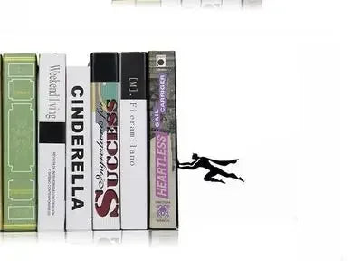 Skanto | HeroHold — Endelig en hylle som holder bøkene dine heltemodig sammen og fanger enhver blikk!