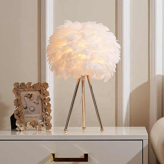 Skanto | Dimbar Bordlampe med Luksusfjer – Pluma