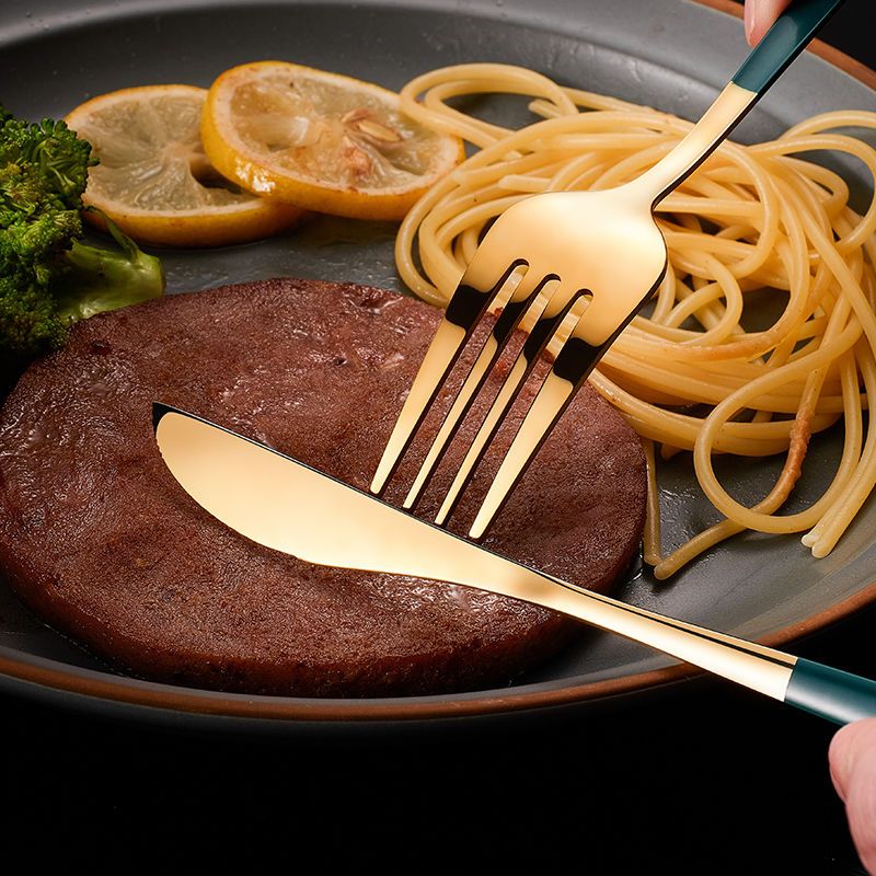 Rustfritt Stål Premium Servise Sett - Inkluderer Steakkniv, Gaffel, Kaffe Ske, Teskje og Bestikk Bolle