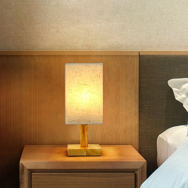USB Bordlampe med Stoffsjcjerm - Moderne LED Nattbordlampe for Soverom og Kontor | Skanto