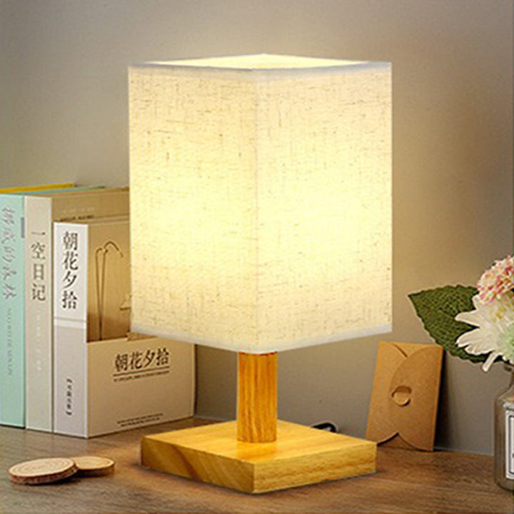 USB Bordlampe med Stoffsjcjerm - Moderne LED Nattbordlampe for Soverom og Kontor | Skanto