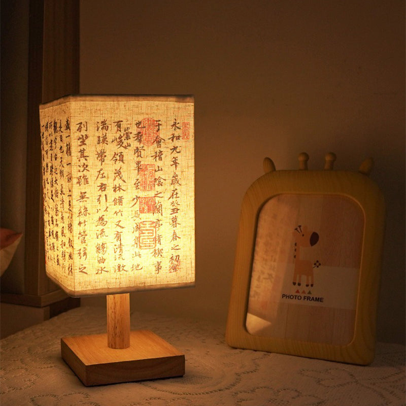 LED bordlampe i firkantet design – trebase med japansk mønster | Skanto