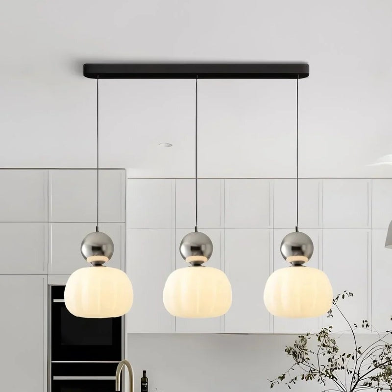 Skanto | Art Deco Pendellampe i kremfarge – Stil og sofistikasjon
