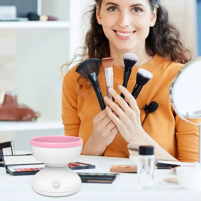 Skanto | BeautyBlitz Washmaster — Gir penslene dine strålende friskhet og feilfri perfeksjon på kort tid!