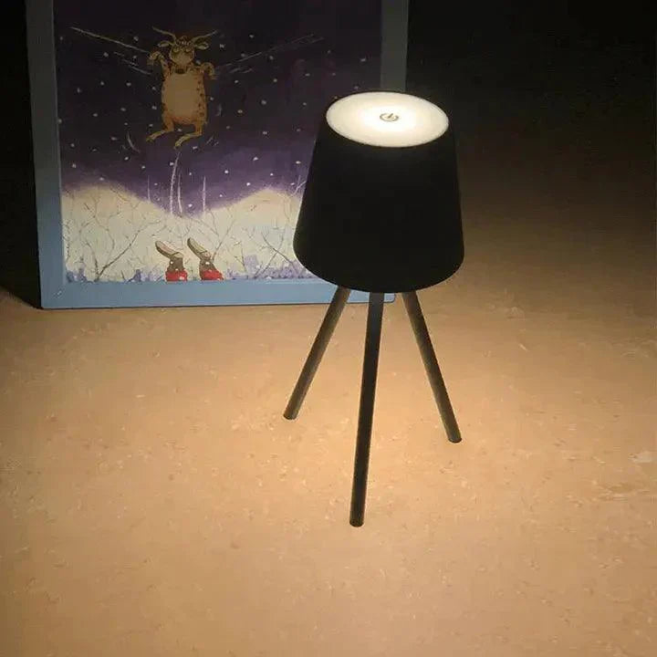 Skanto | LumaStand - Elegant Stativ Bordlampe