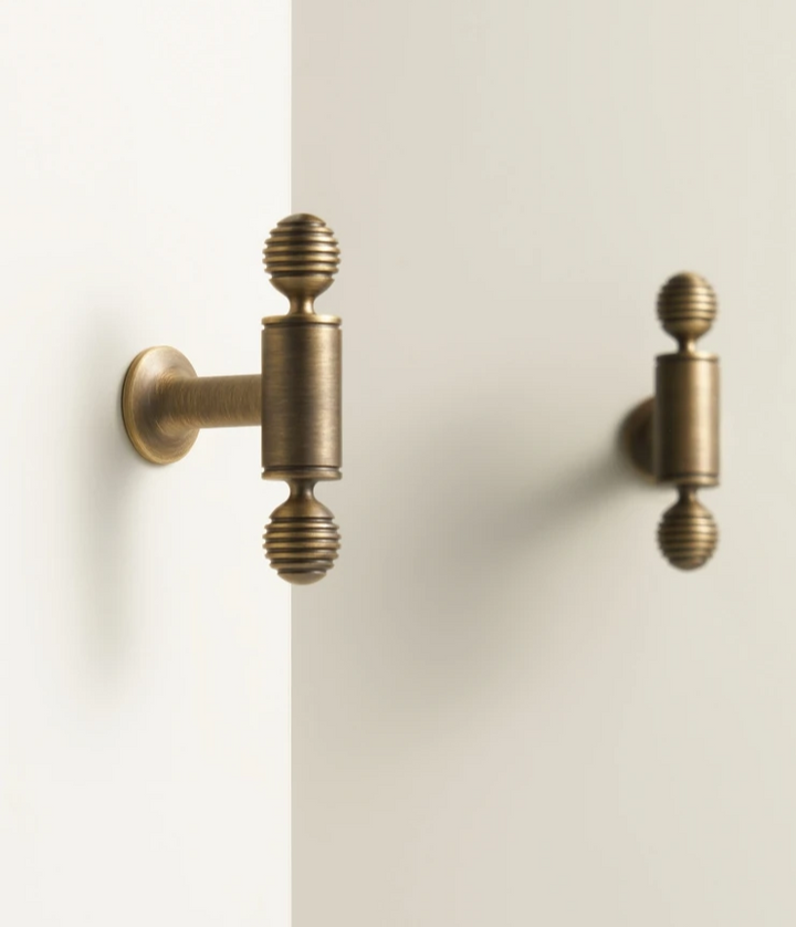BrassElegance Solid Messing Antikk T-Griff Skanto