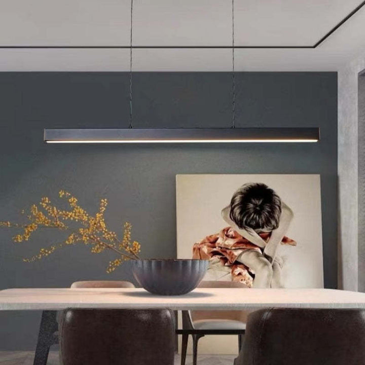 Skanto | Moderne LED Taklampe – Industriell Stil med Skinndetaljer