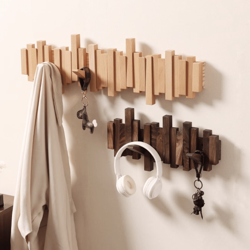 Treverk veggkrok med sammenleggbare kroker og minimalistisk design | Skanto