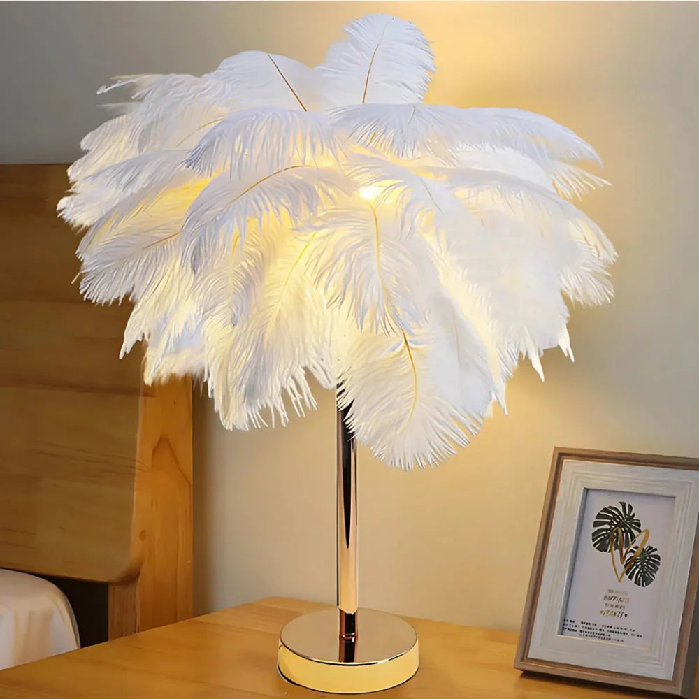 Skanto | Feather Shade Moderne Bordlampe