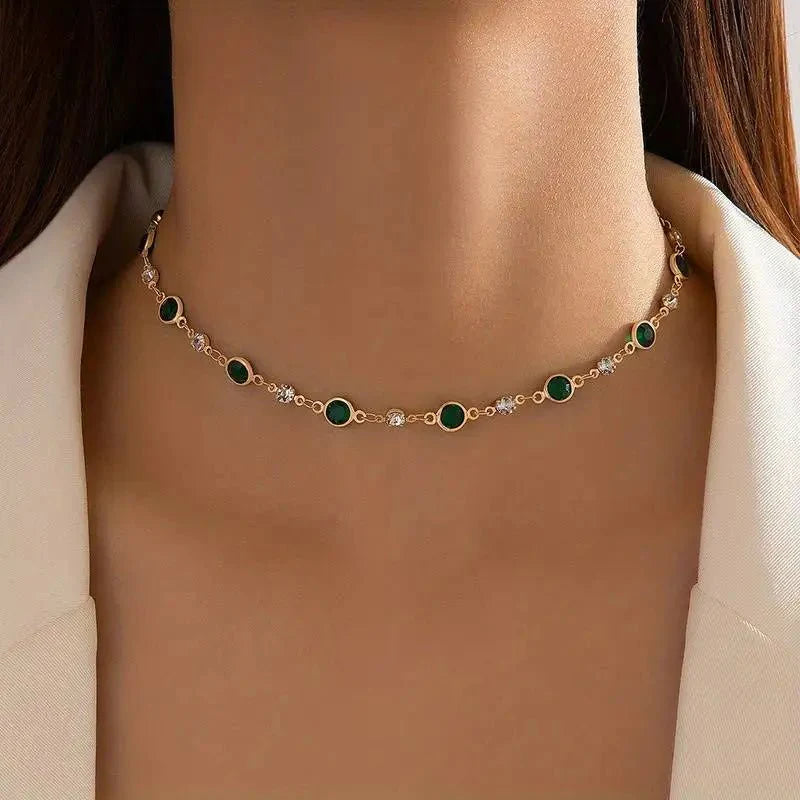 Skanto | Smaragd- og diamant-spaced choker-halskjede