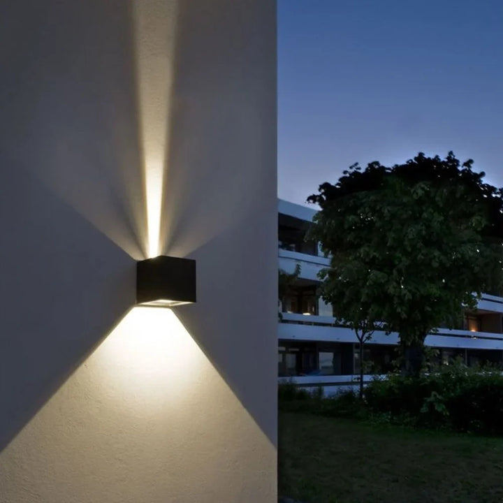 Skanto | Moderne svart aluminium vegglampe