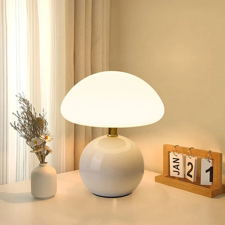 Skanto | Keramisk Bordlampe med Mykt Varmt Lys