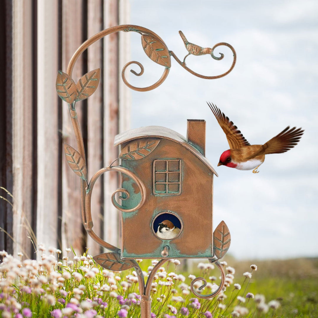 FeatherNest Metallkunst Fuglhus på Hagepinne Skanto