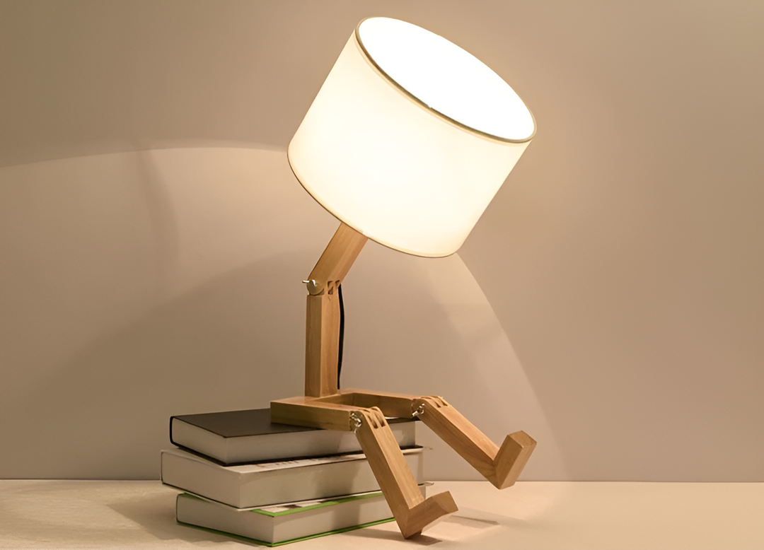 Skanto | Fleksibel Robot Skrivebordlampe laget av Massivt Tre – LumoBot