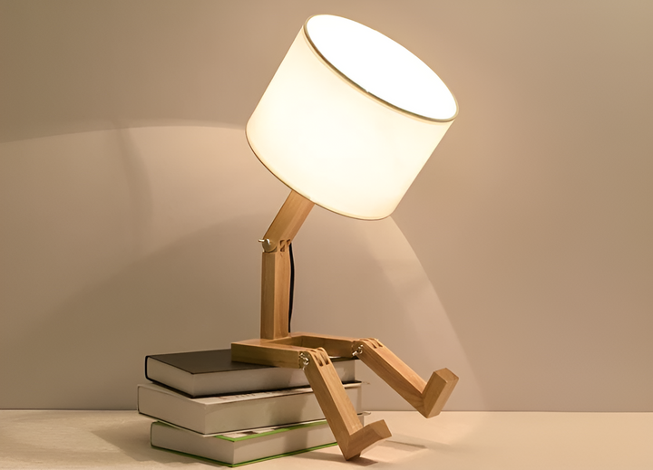 Skanto | Fleksibel Robot Skrivebordlampe laget av Massivt Tre – LumoBot