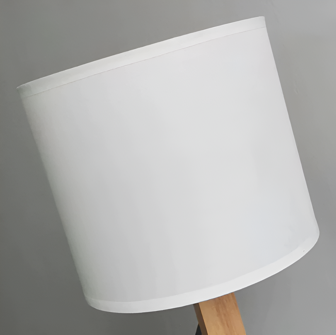 Skanto | Fleksibel Robot Skrivebordlampe laget av Massivt Tre – LumoBot