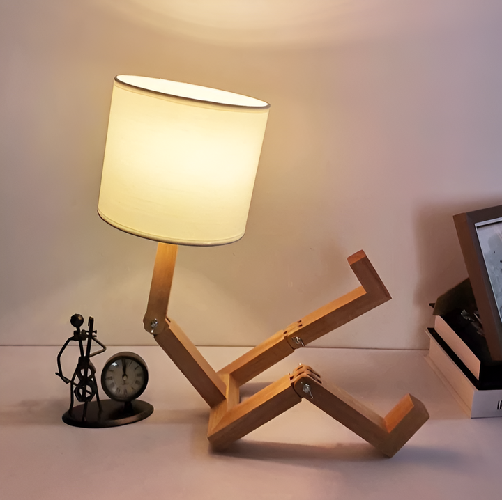 Skanto | Fleksibel Robot Skrivebordlampe laget av Massivt Tre – LumoBot