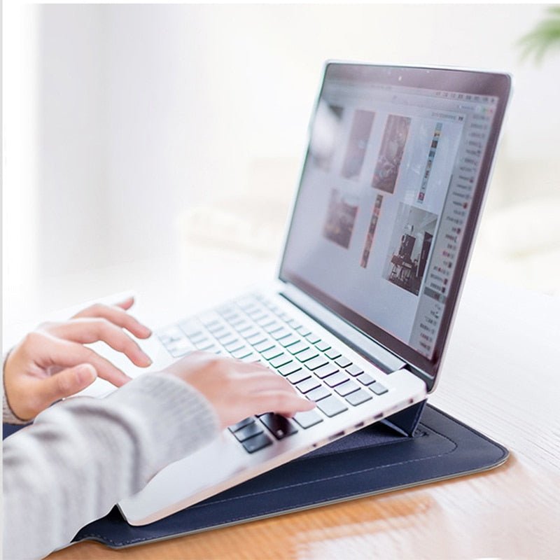 Skanto | FlexiGuard – Slank Vanntett Laptop Sleeve med Støtbeskyttelse & Stativ