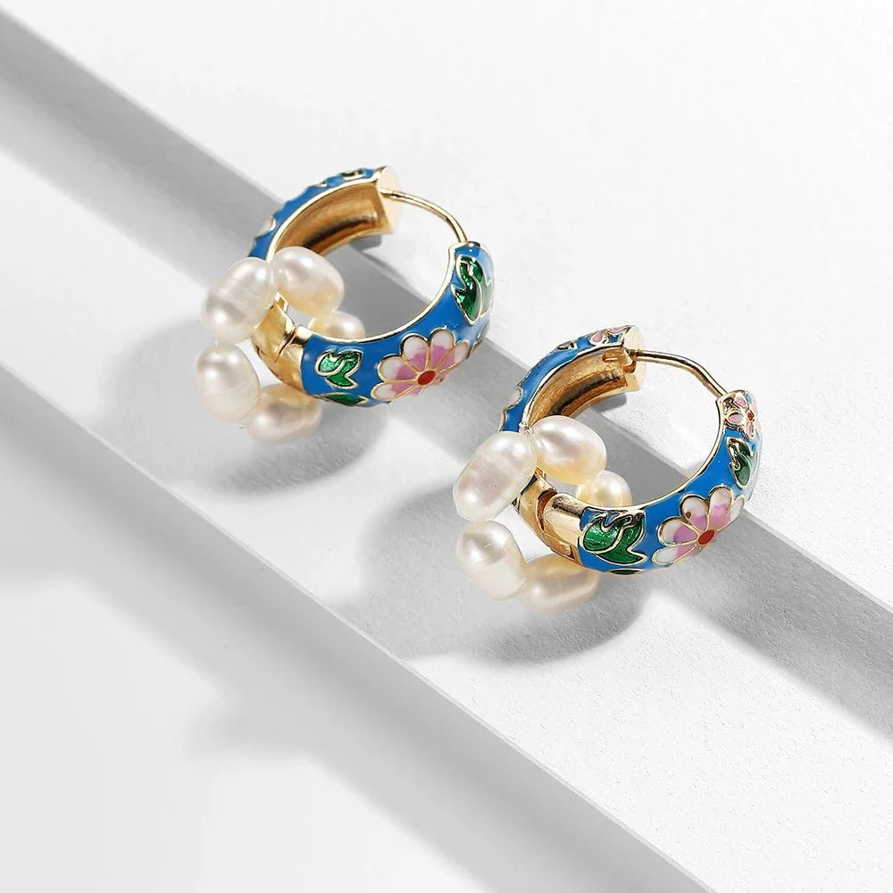 Skanto | Floral Elegance Perle Emalje Hoops Øredobber