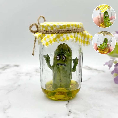 Skanto | Grumpy Pickle in a Jar skulptur